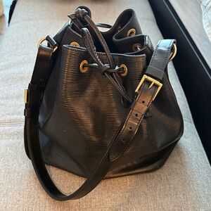 Authentic Louis Vuitton epi noe vintage handbag